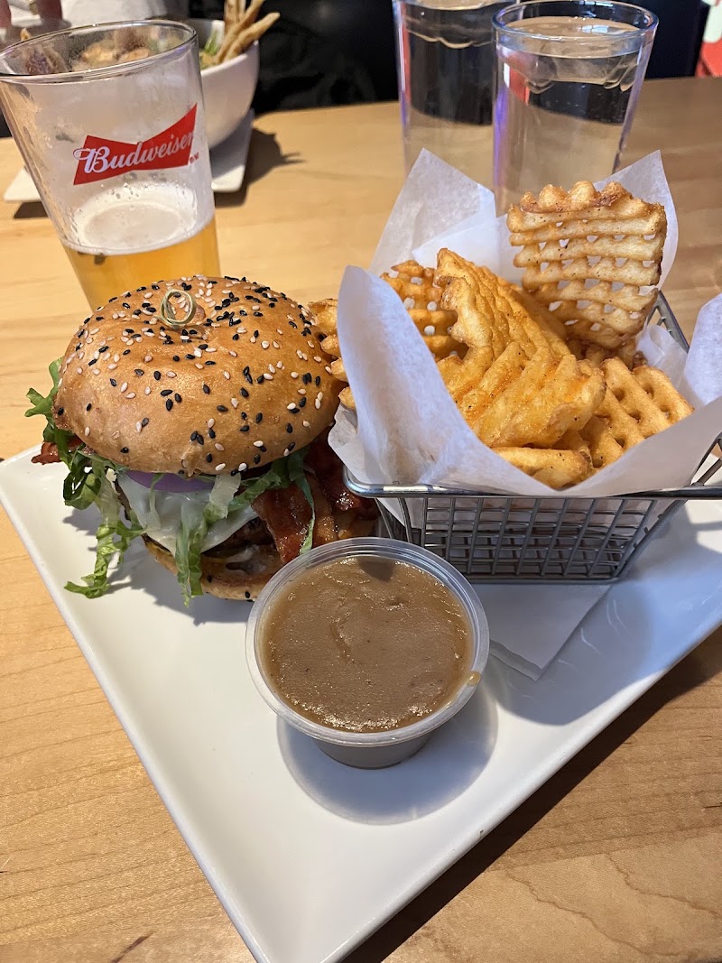 Tapps Sports Lounge & Grill photo 4