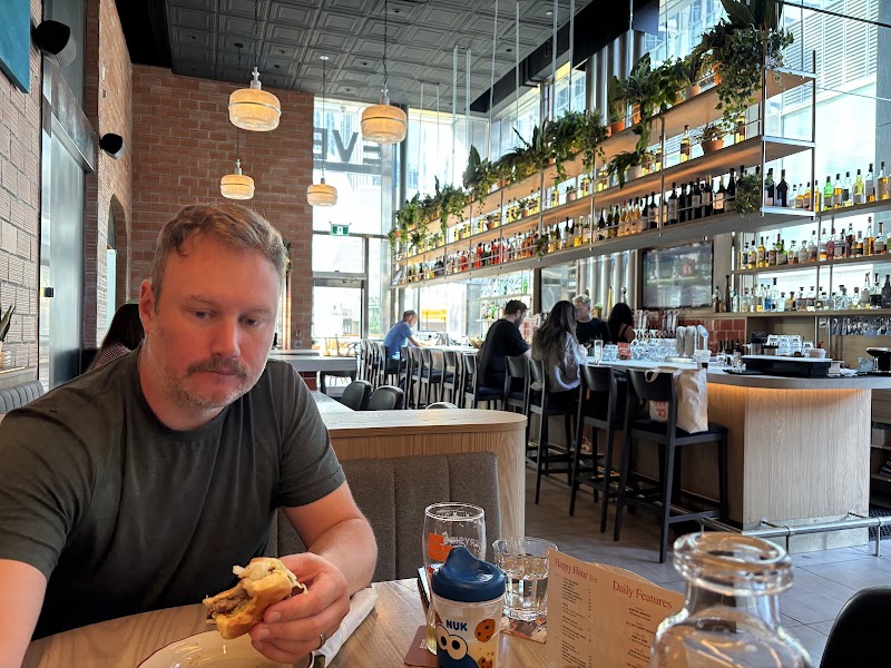 Everyside - Social Eatery & Taphouse photo 2