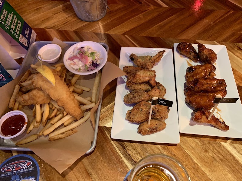 WINGS Restaurants & Pubs - Port Moody photo 4