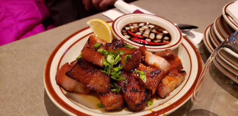 Modern Family Restaurant - Louie D's Lounge photo 3