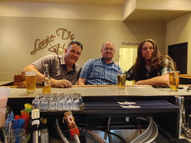 Modern Family Restaurant - Louie D's Lounge photo 6