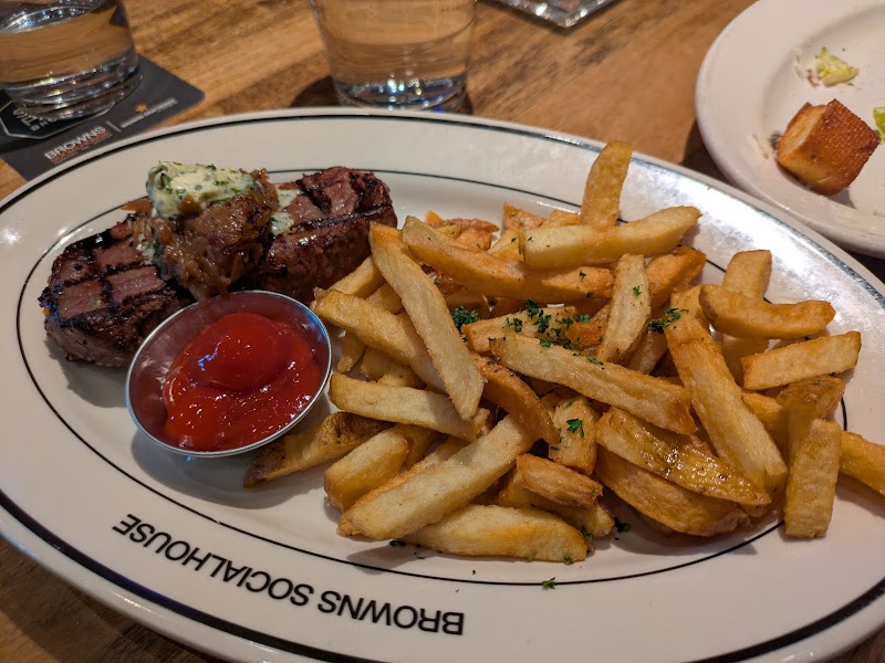 Browns Socialhouse Brentwood photo 3
