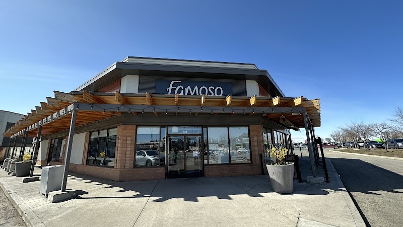 Famoso Country Hills