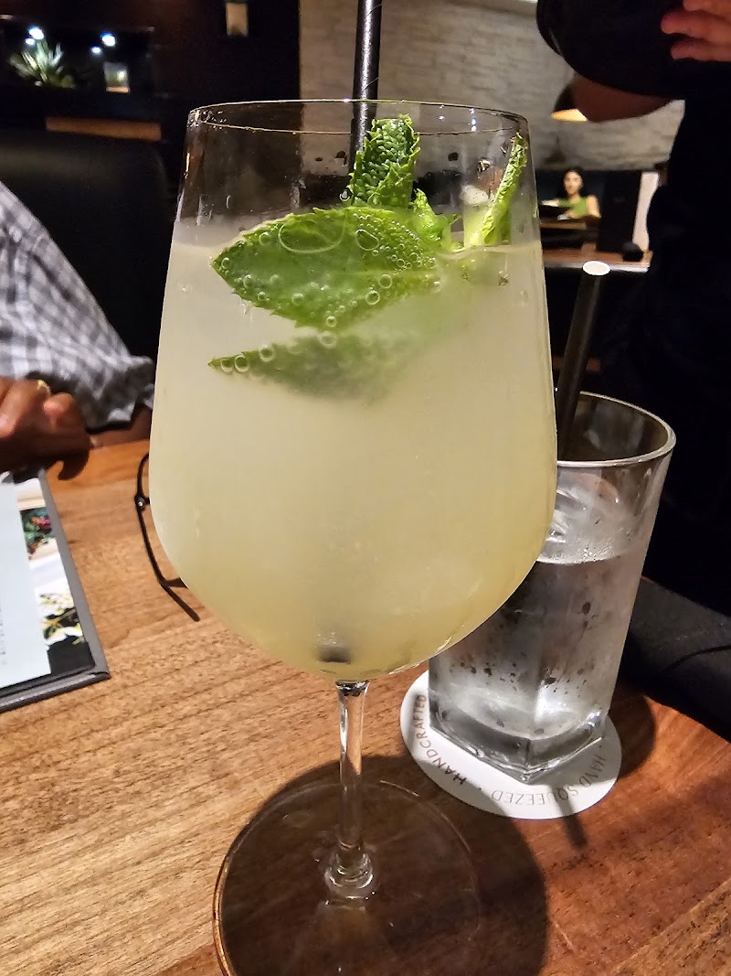 Moxies 170th St photo 6