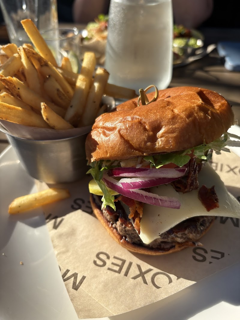Moxies photo 8