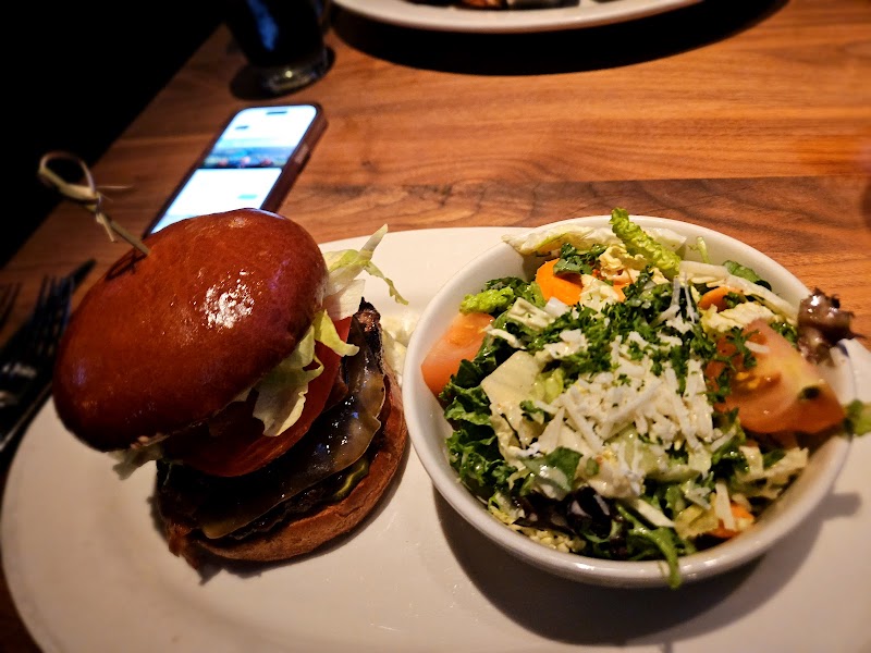 Browns Socialhouse Kelowna photo 5