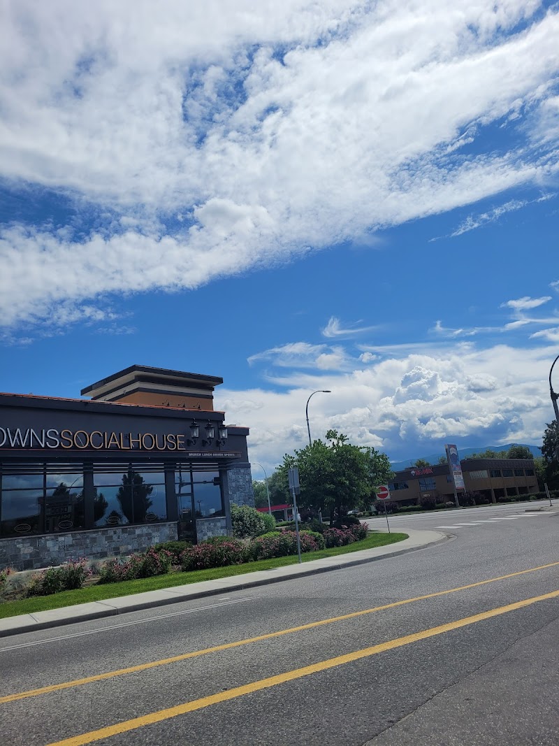 Browns Socialhouse Kelowna photo 6