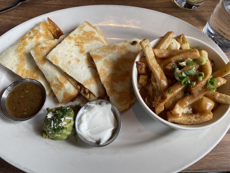 Browns Socialhouse Kelowna photo 8