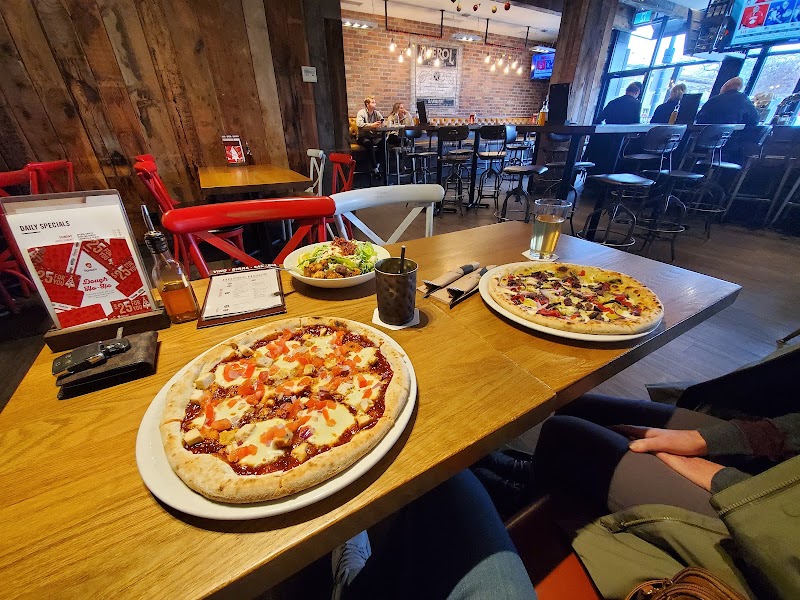 Famoso Pizzeria + Bar photo 5