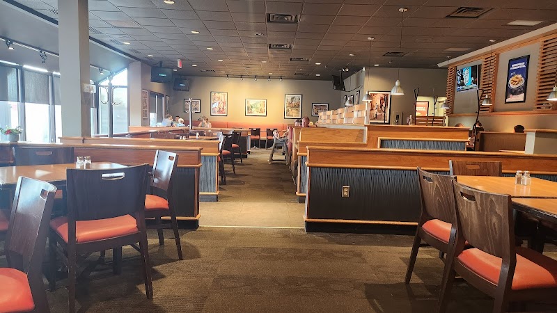 Boston Pizza - 51st St. photo 3