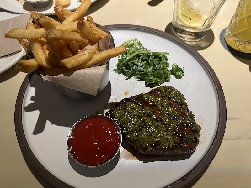 Moxies Grill & Bar photo 6