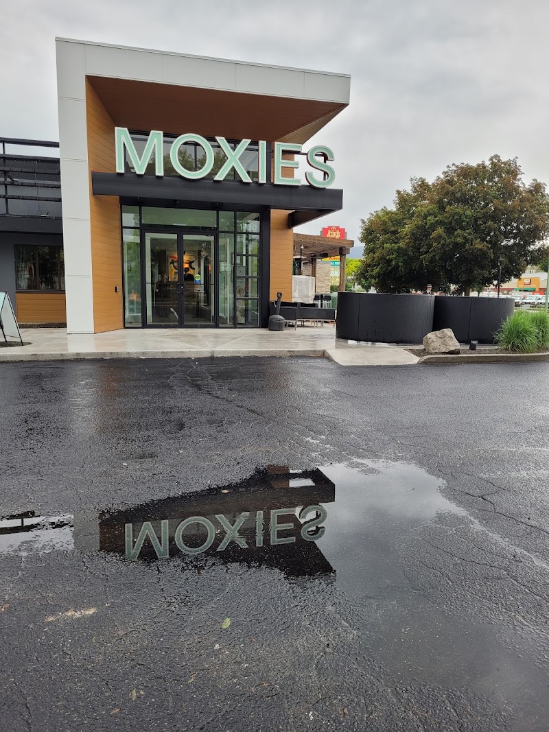 Moxies Grill & Bar photo 7