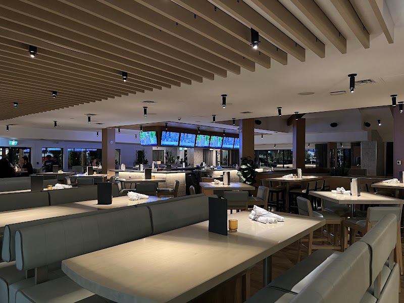 Moxies Grill & Bar photo 10