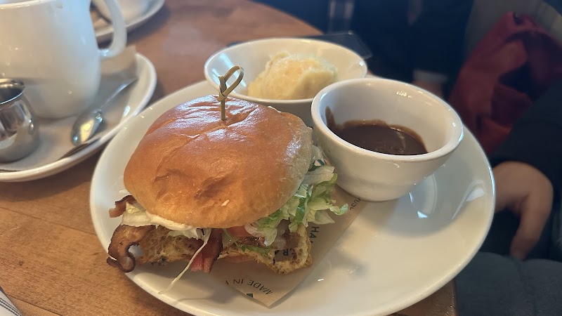 Moxies – Courtney Park photo 3