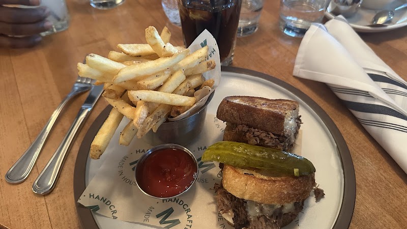 Moxies – Courtney Park photo 4