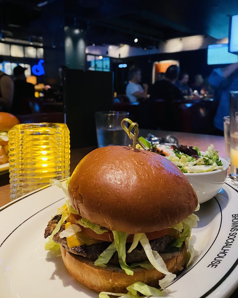 Browns Socialhouse – Lower Lonsdale photo 3