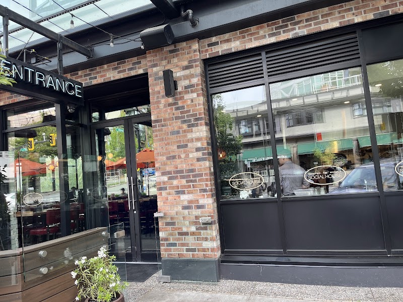 Browns Socialhouse – Lower Lonsdale photo 4