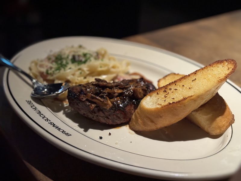 Browns Socialhouse – Lower Lonsdale photo 8