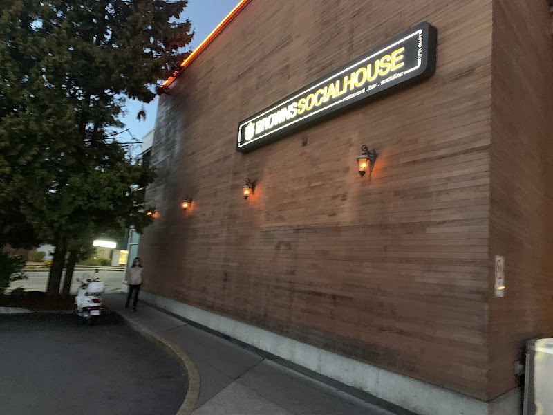 Browns Socialhouse – Lynn Valley photo 6