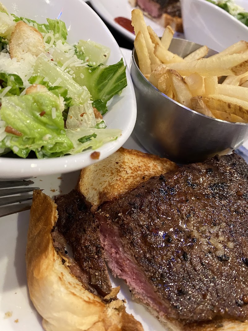 Bugsy's Bar & Grill - Lawson photo 6