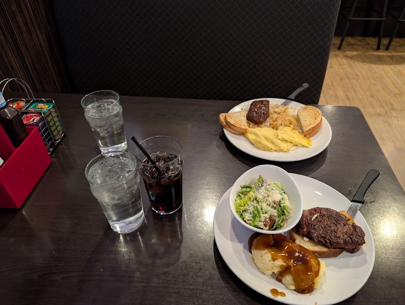 Bugsy's Bar & Grill - Lawson photo 9