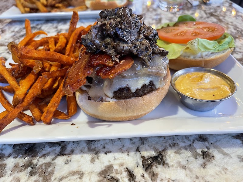 Bin 4 Burger Lounge Saanich photo 3