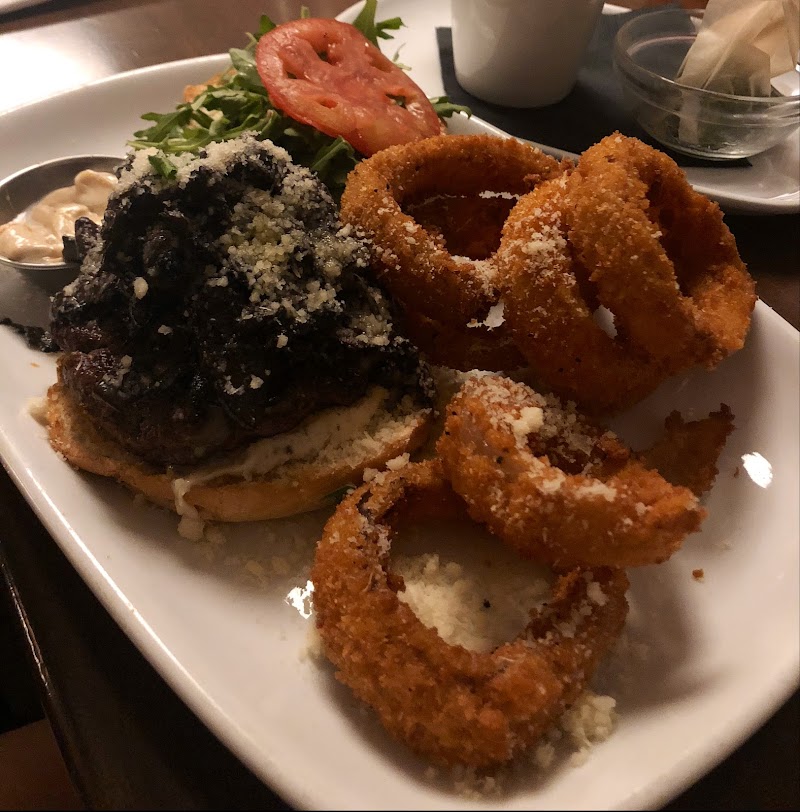 Bin 4 Burger Lounge Saanich photo 10