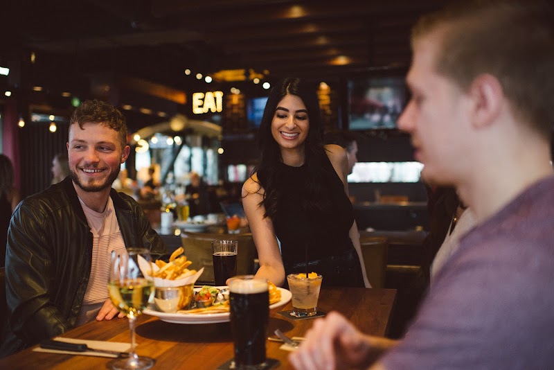 Browns Socialhouse – Guilford photo 3