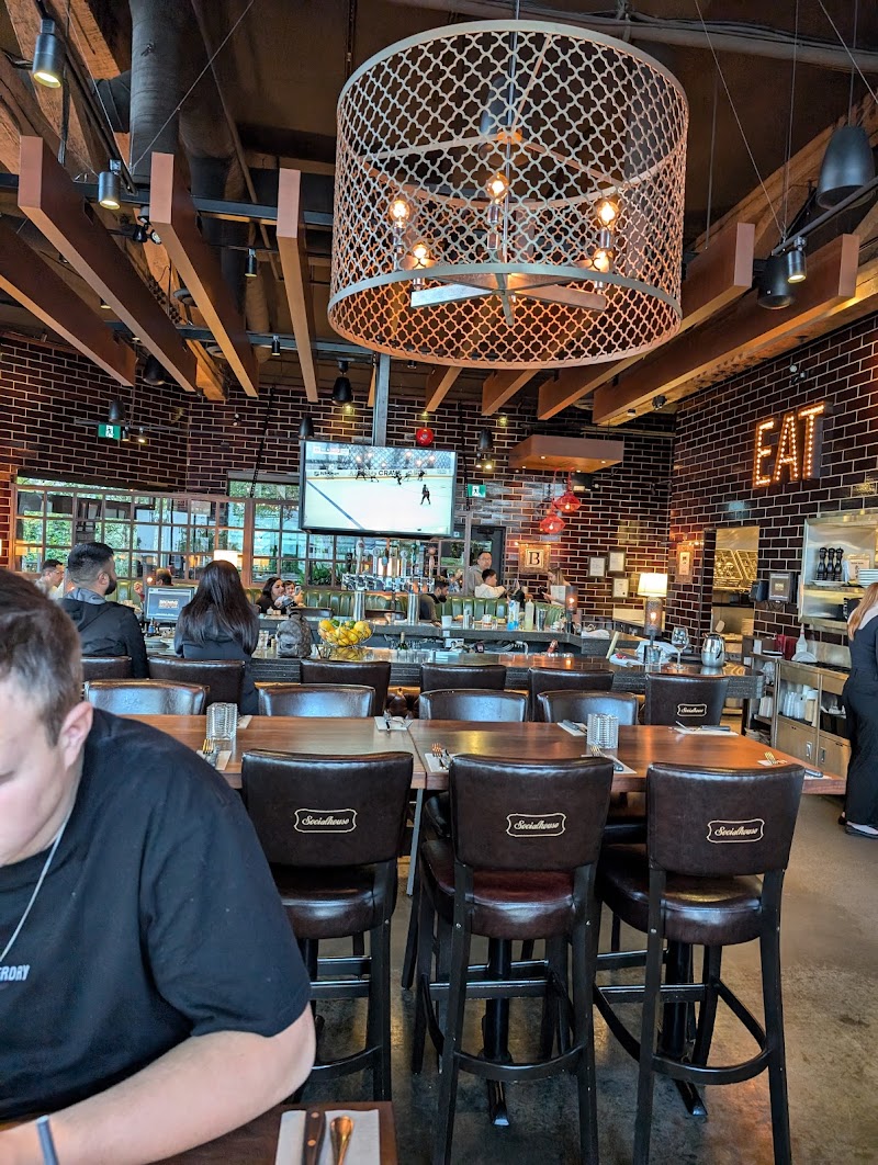 Browns Socialhouse – Guilford photo 4