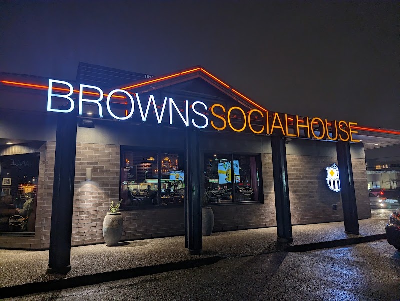 Browns Socialhouse – Guilford photo 7
