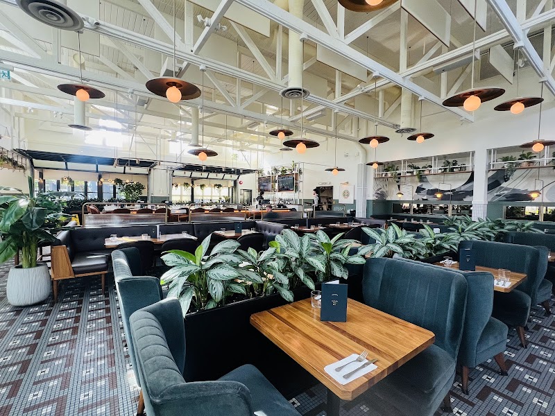 Earls – Grandview Corners photo 6