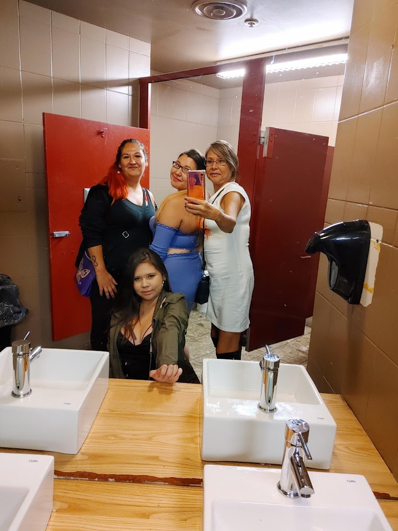 Junior’s Pub photo 7