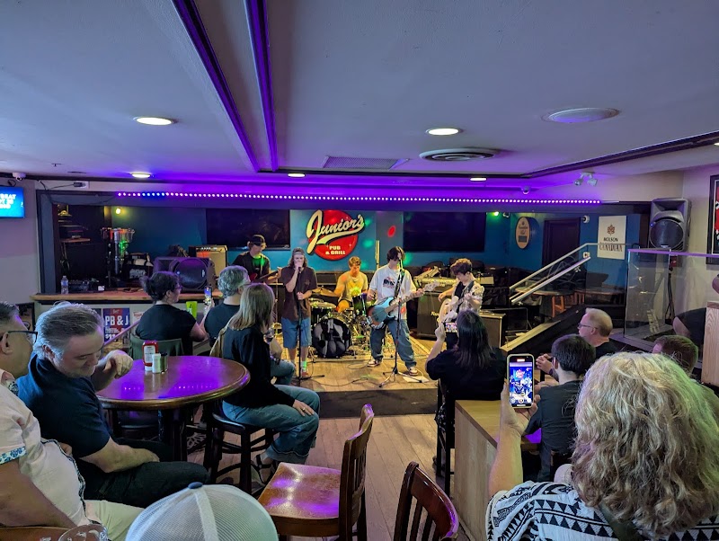 Junior’s Pub photo 8