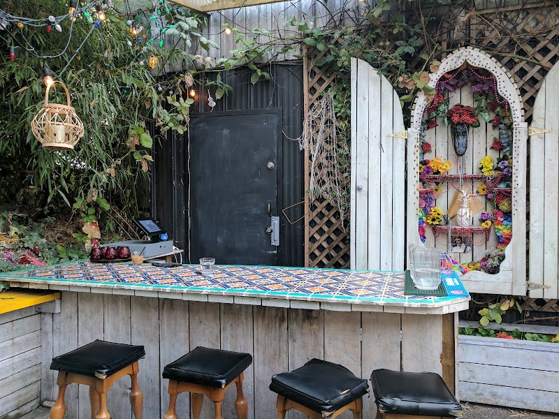 The Narrow Lounge