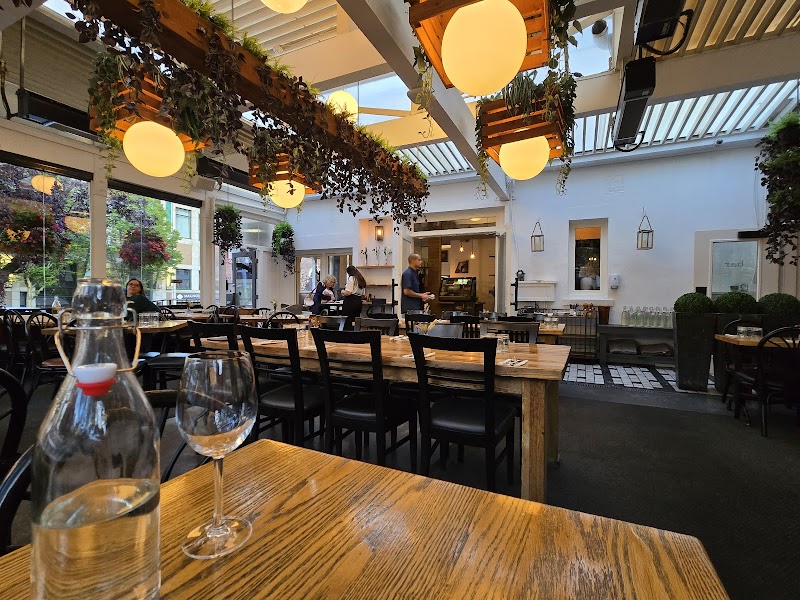 10 Acres Bistro photo 3