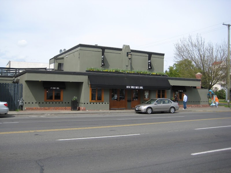 5th St. Bar & Grill photo 8