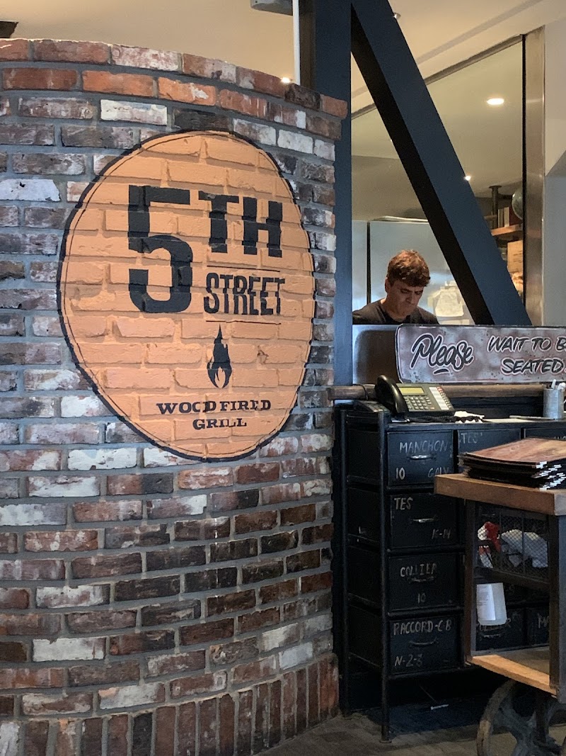 5th St. Bar & Grill photo 9
