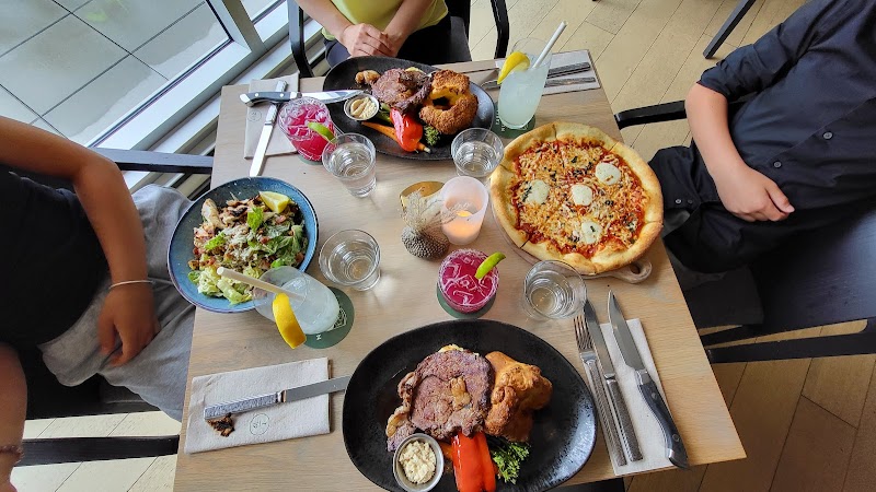 Table Nineteen photo 7