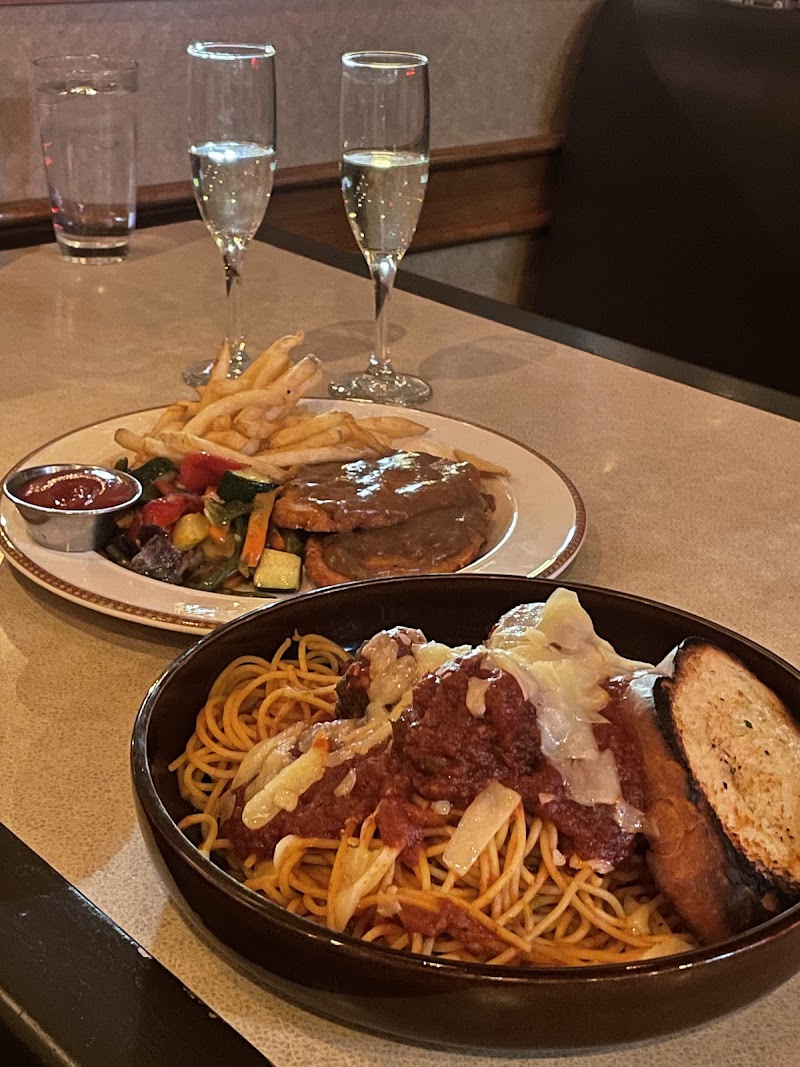 Mano's Restaurant & Lounge photo 4