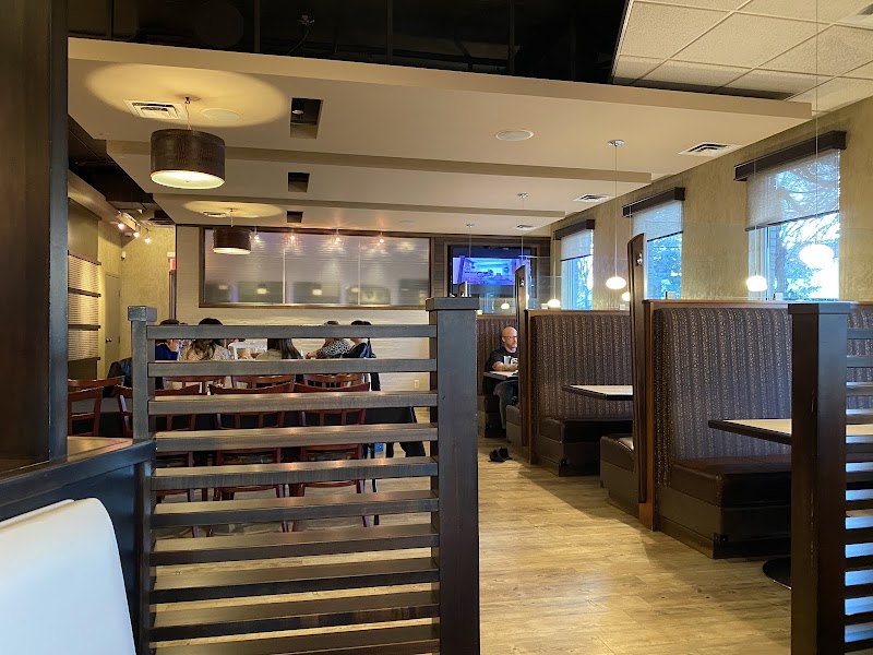 Mano's Restaurant & Lounge photo 6