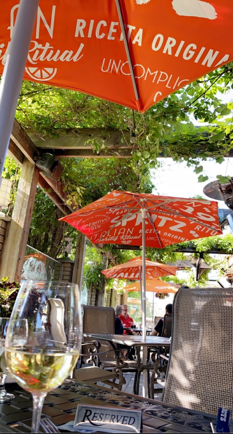 Mano's Restaurant & Lounge photo 9