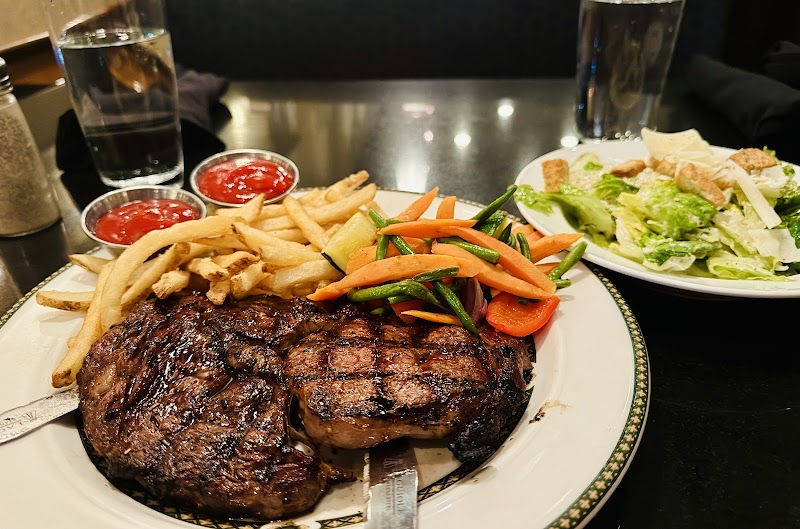 Mano's Restaurant & Lounge photo 10