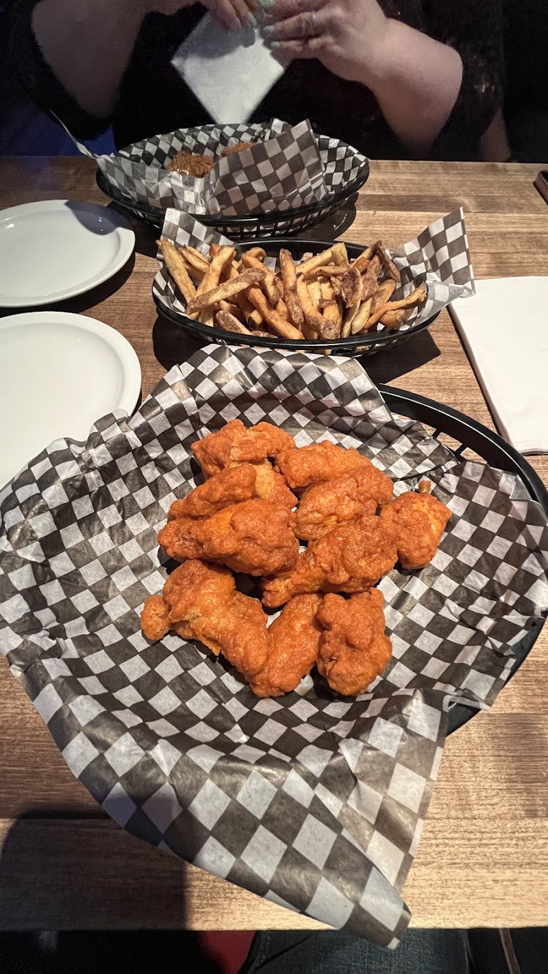 Hat Tricks Sports Bar and Grill photo 3