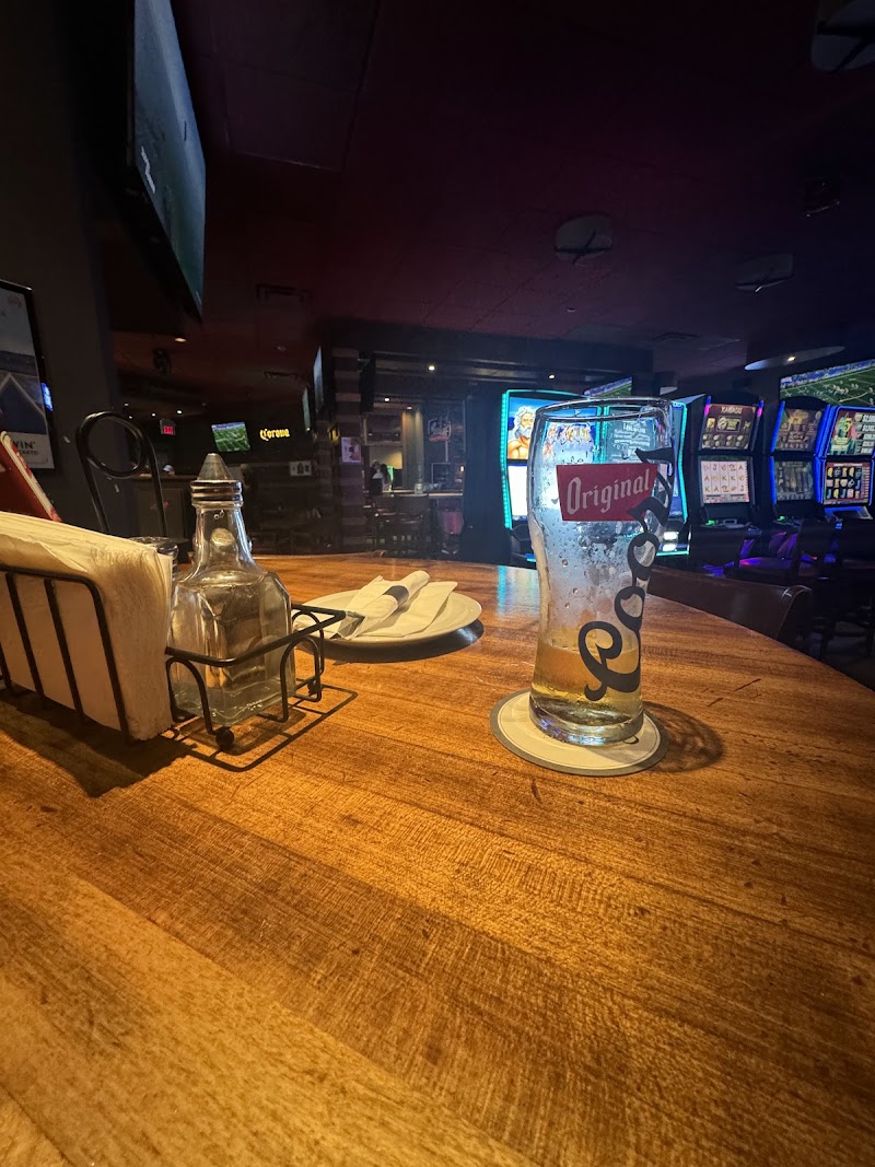 Hat Tricks Sports Bar and Grill photo 5