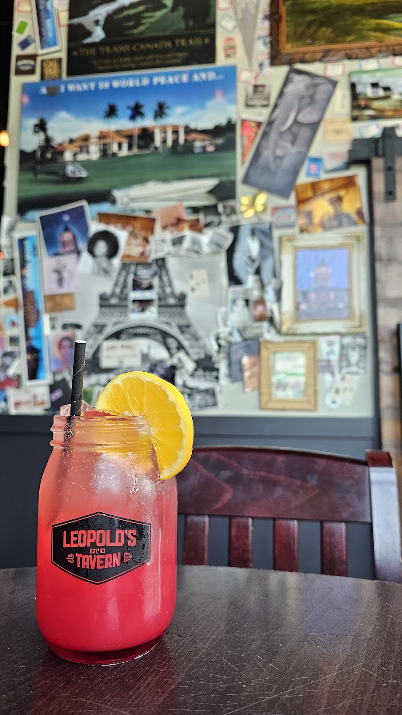 Leopold's Tavern Winnipeg - Bridgwater photo 9