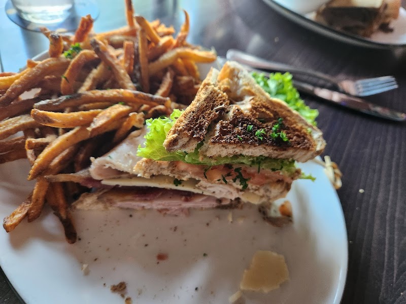Leopold's Tavern Winnipeg - Henderson photo 8