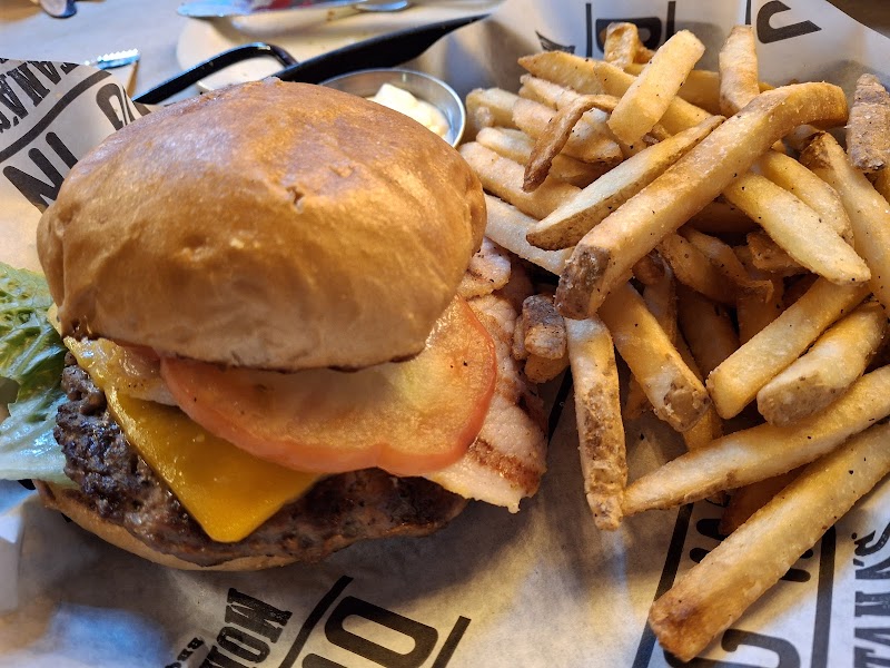 Montana’s BBQ & Bar photo 10