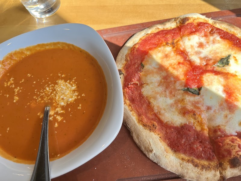 Famoso Italian Pizzeria - South Edmonton Common photo 4