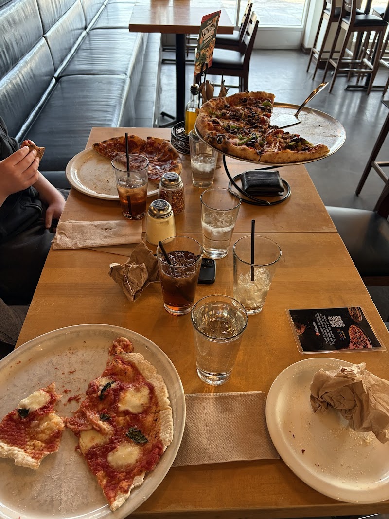 Famoso Italian Pizzeria - South Edmonton Common photo 7