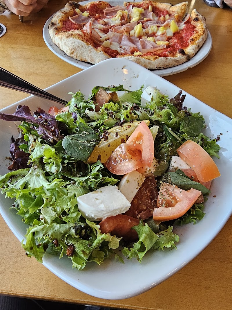 Famoso Italian Pizzeria - South Edmonton Common photo 8